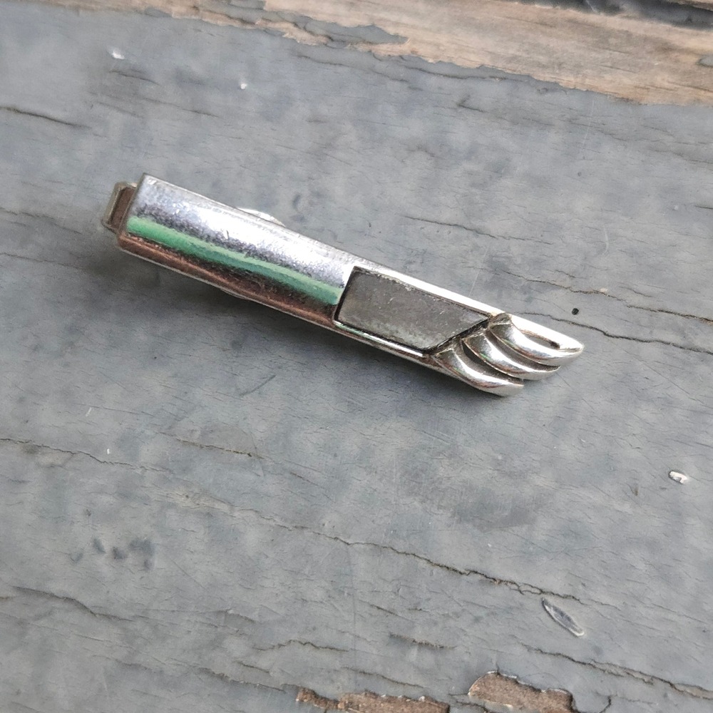 Silver Tone Swank Tie Clip OS Mens Silver Tiered Wing Design Formal USA Art Deco